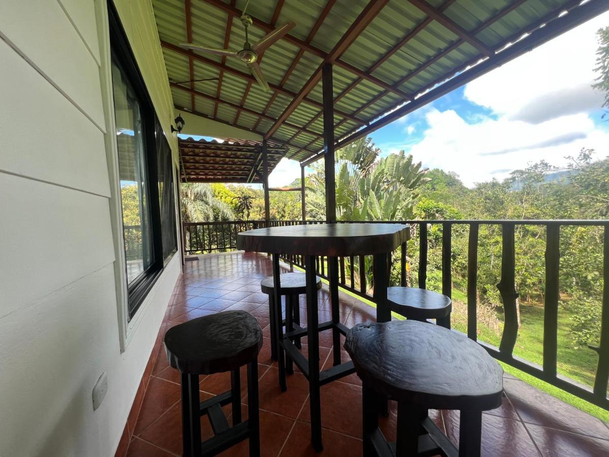 Blue Banyan Inn Quepos Eksteriør billede